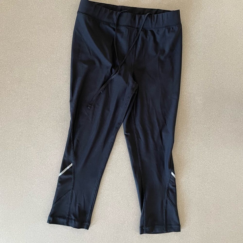 Xersion Fitted Capri mid- rise Size Small